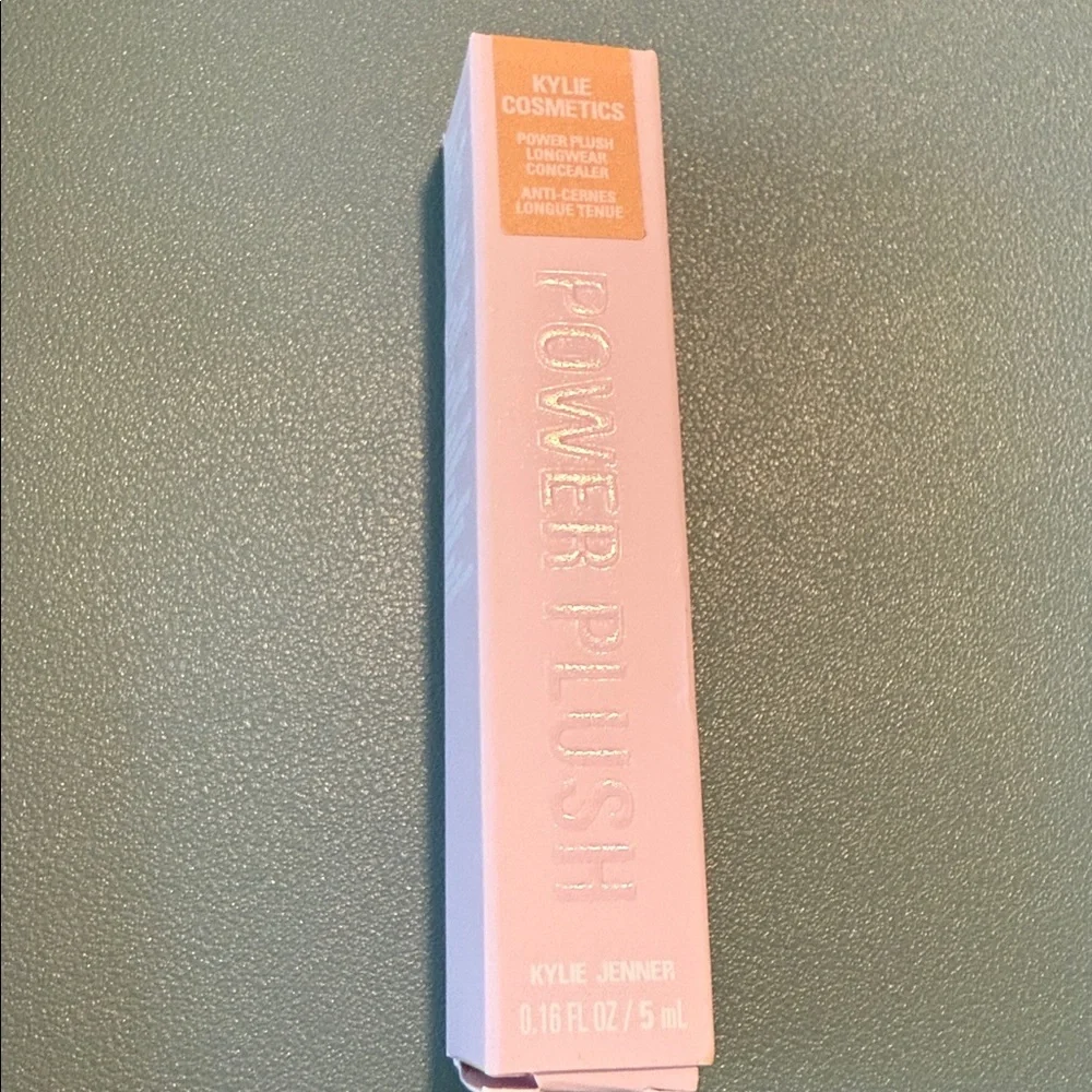 Kylie Cosmetics shade light